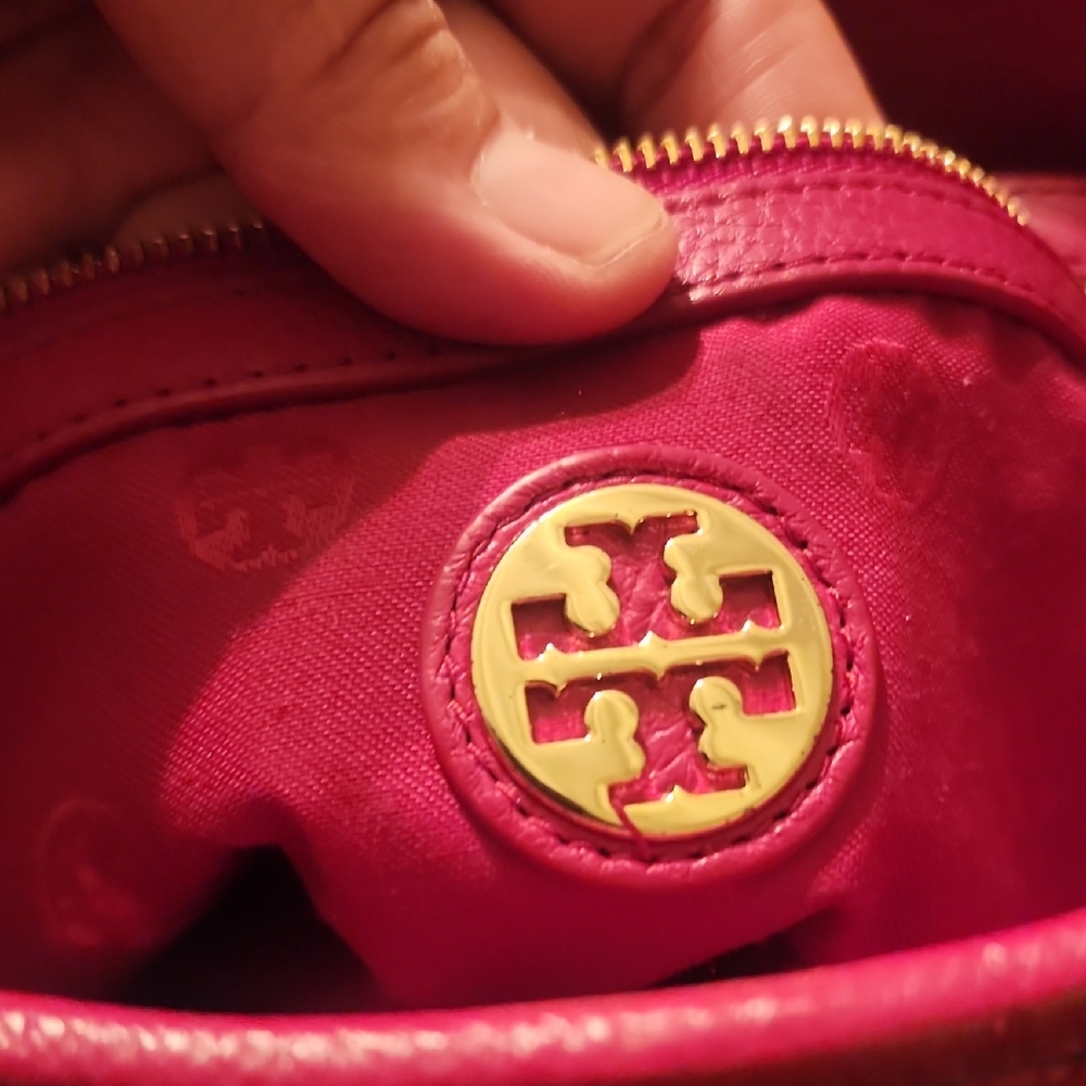 Tory Burch Amanda Fuchsia Leather Hobo Shoulder Bag w/ Crossbody Strap - Picture 6 of 12